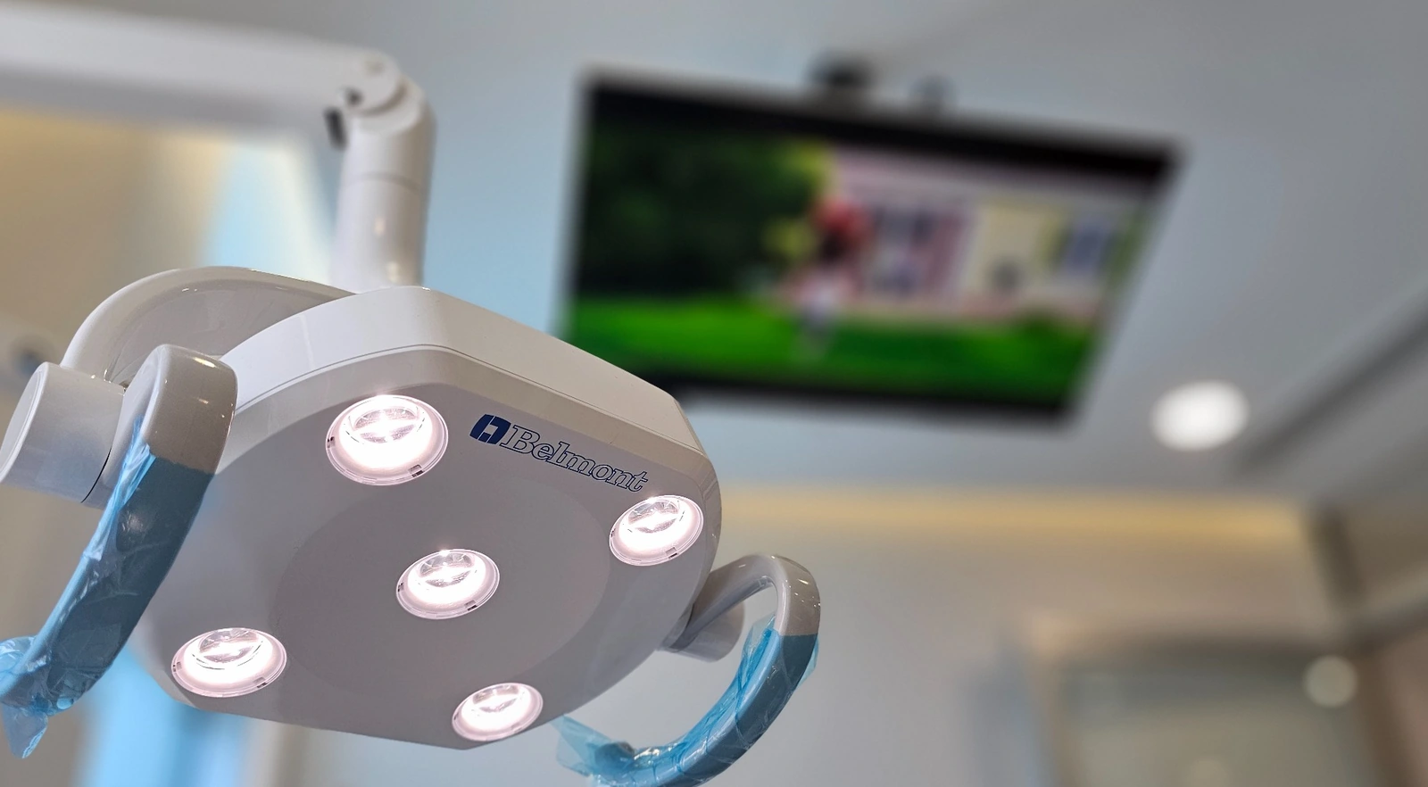 Dental light and clinic equipment